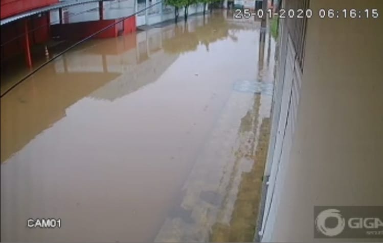    onde se localiza o quartel do Corpo de Bombeiros em Itaperuna, a Avenida Santos Dumont.</p>
<p style=